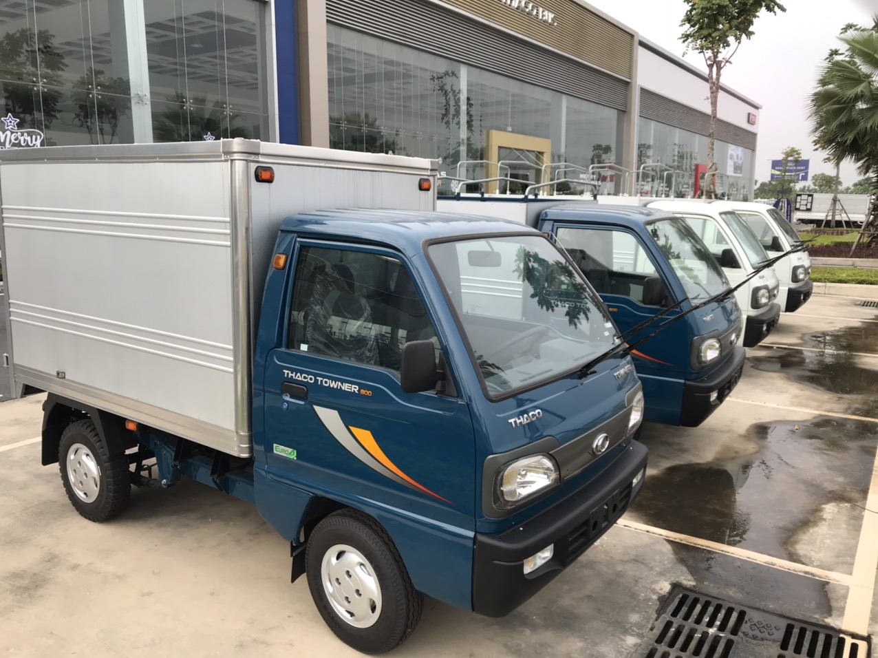 THACO TOWNER 800A - tải trọng 900kg thùng dài 2,1 mét