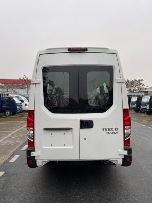 Có tích hợp cảm biến lùi và camera lùi tiện dụng