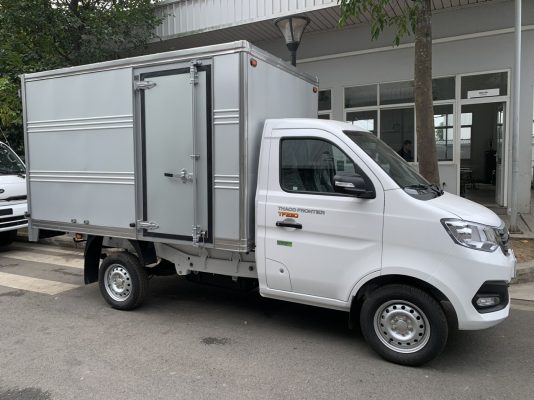 THACO TF230 900kg thùng kín tiêu chuẩn mở 1 cửa hông