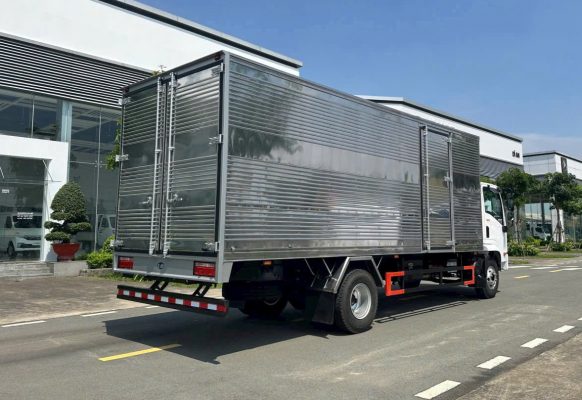 Thùng kín thiết kế dạng dập sóng tăng độ cứng