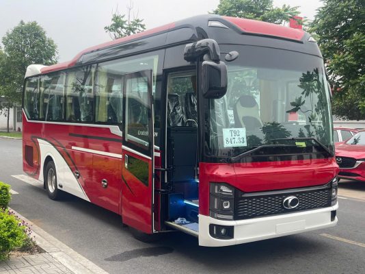 Thaco Bus TB81 với tùy chọn 2 phiên bản động cơ 170 mã lực và 220 mã lực