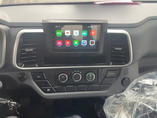 Màn hình giải trí Android trang bị sẵn