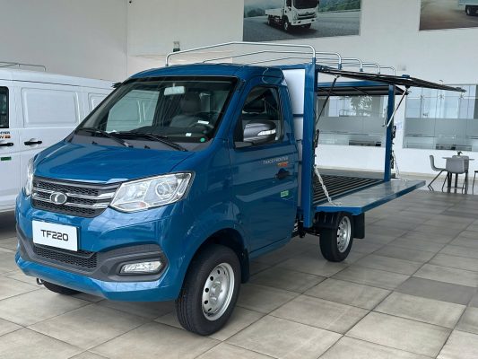 Xe tải THACO TF220 thùng cánh dơi tiện dụng