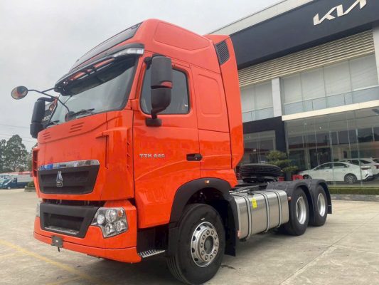 Đầu kéo HOWO MAN SITRAK 440 màu cam