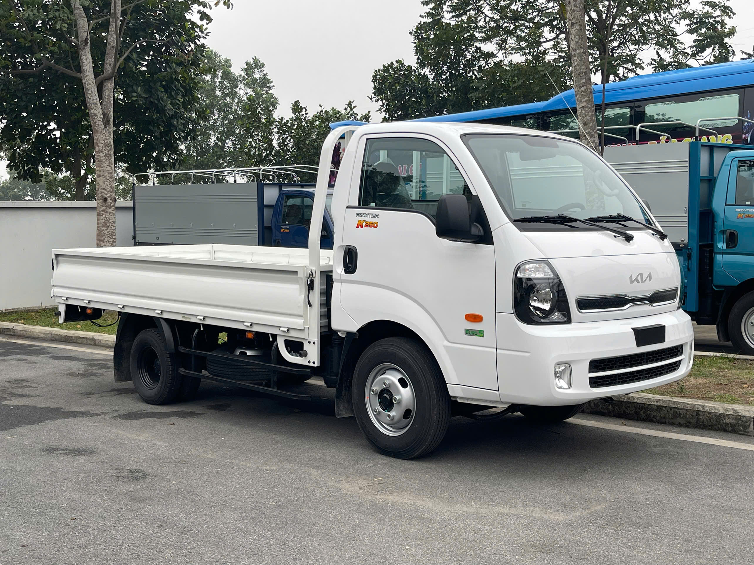 KIA K250 thùng lửng tải trọng 2,4 tấn thùng dài 3,5 mét
