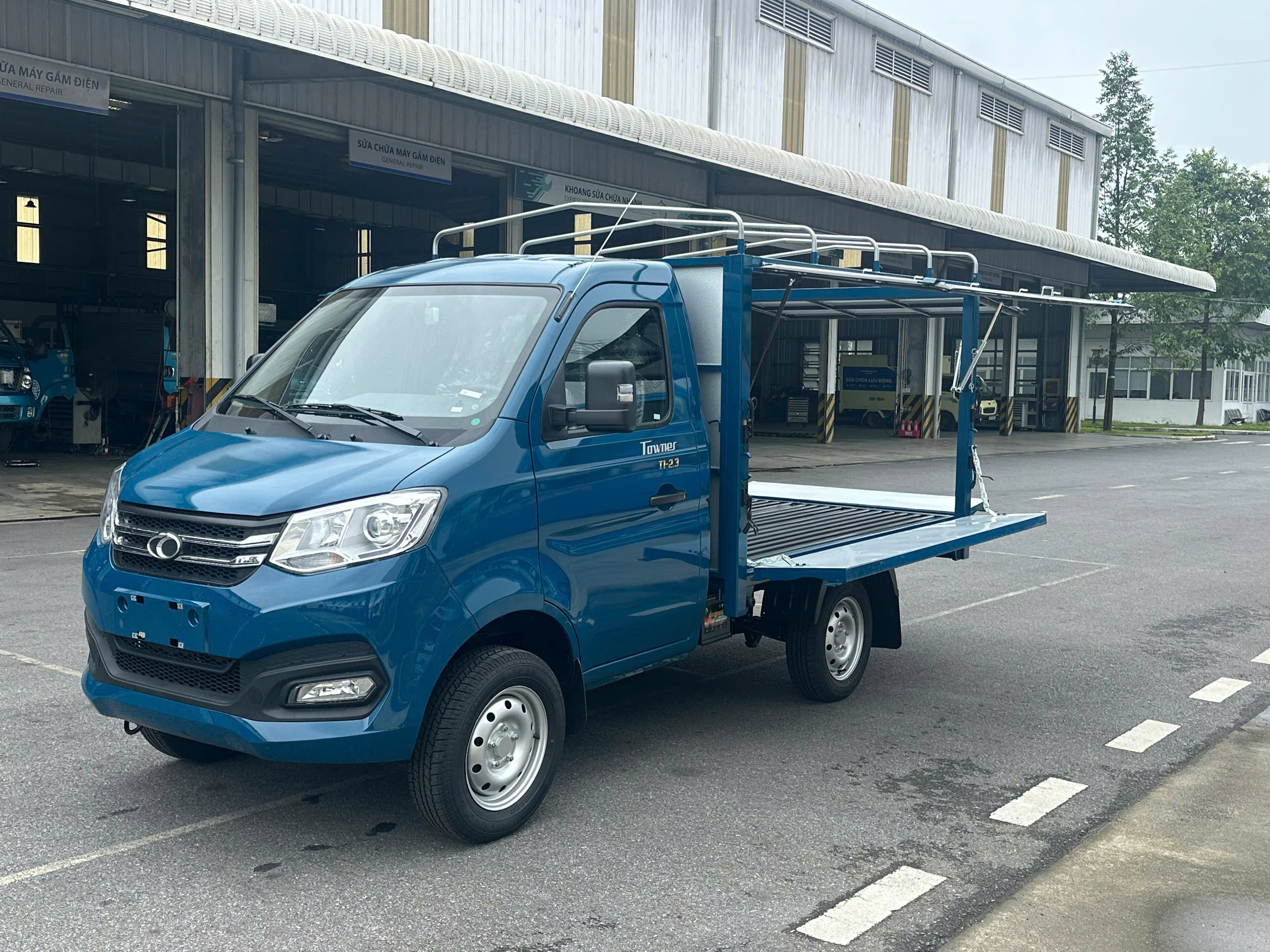 THACO TF220 THÙNG CÁNH DƠI