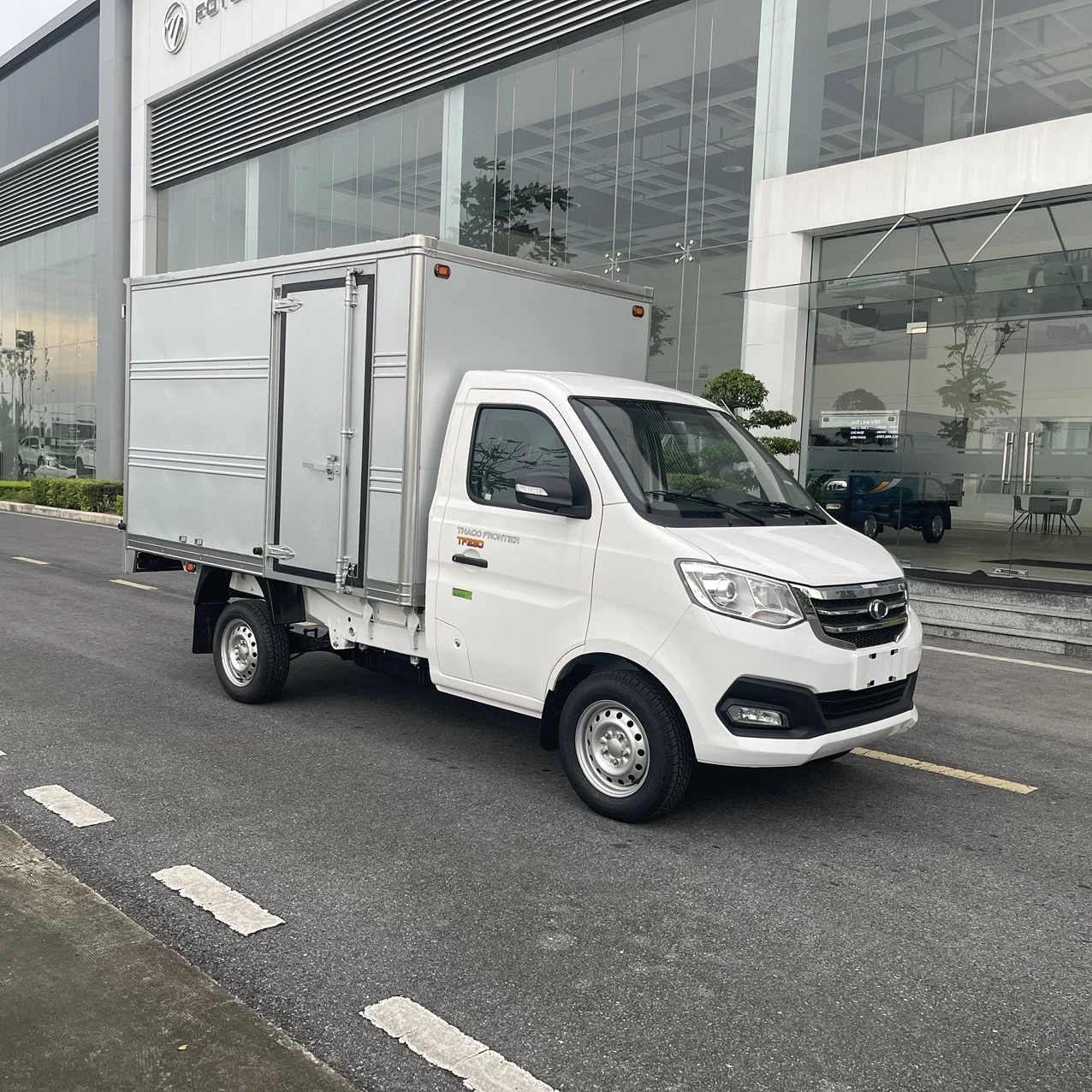 THACO TF230 900KG THÙNG KÍN