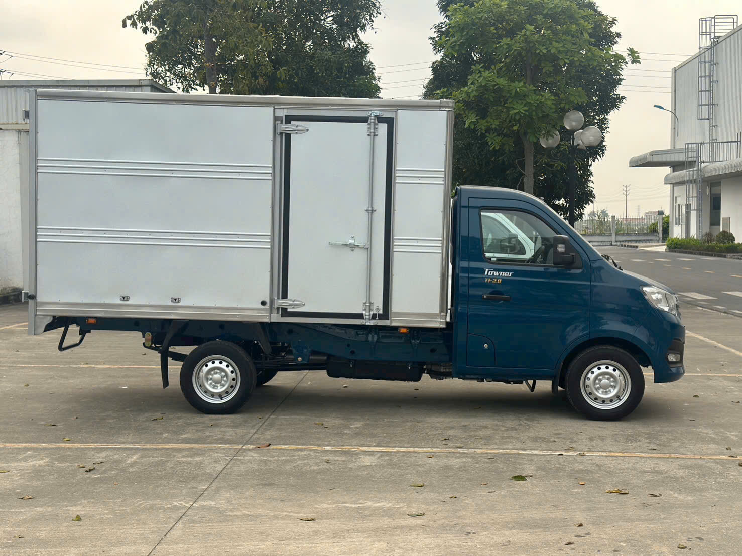 Xe tải THACO TF240 thùng dài 3,25 mét