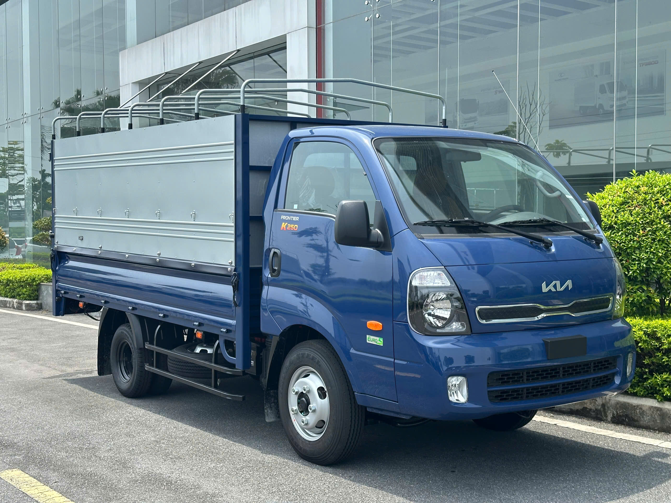 Mua xe tải KIA K250 thùng bạt trả góp chỉ từ 170 triệu đồng
