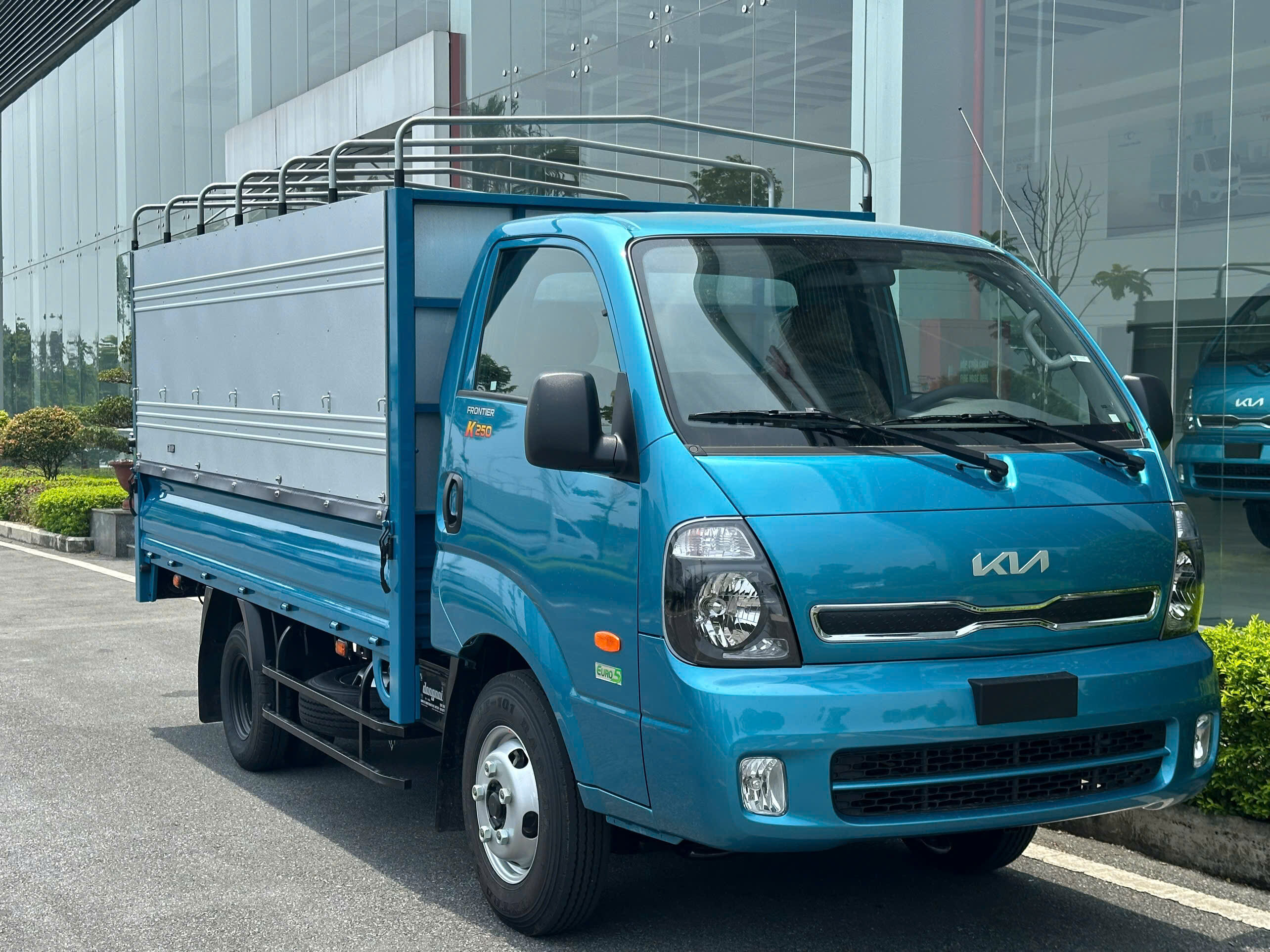 XE TẢI KIA K250 THÙNG BẠT