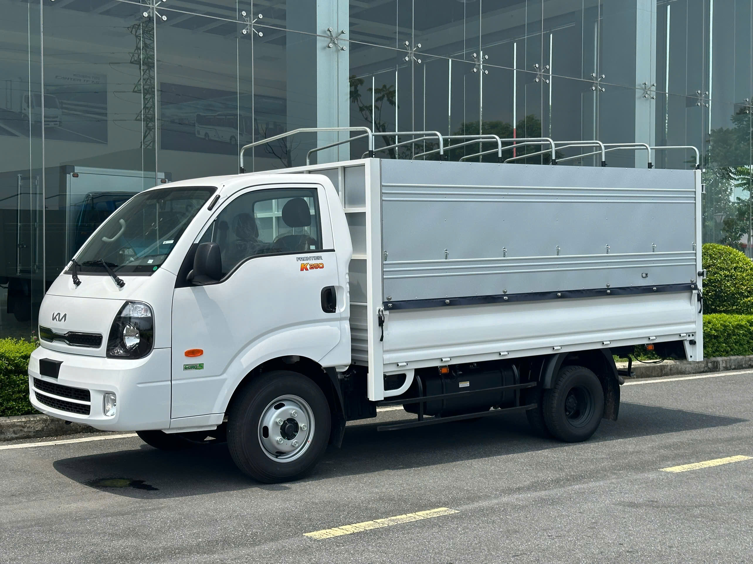 Mẫu thùng mui bạt tiêu chuẩn mở 3 bửng