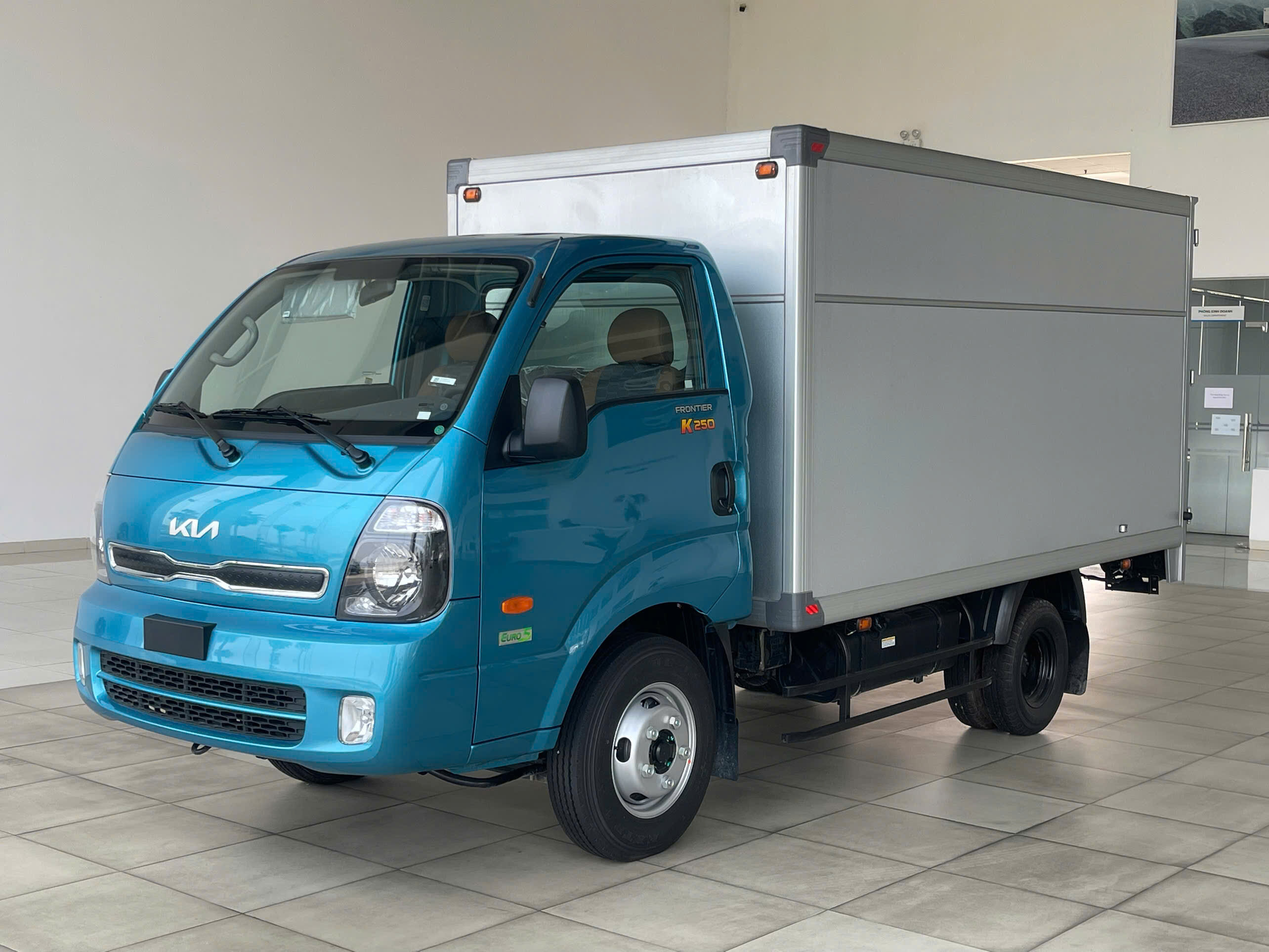KIA K250 THÙNG KÍN  - 2.4 TẤN