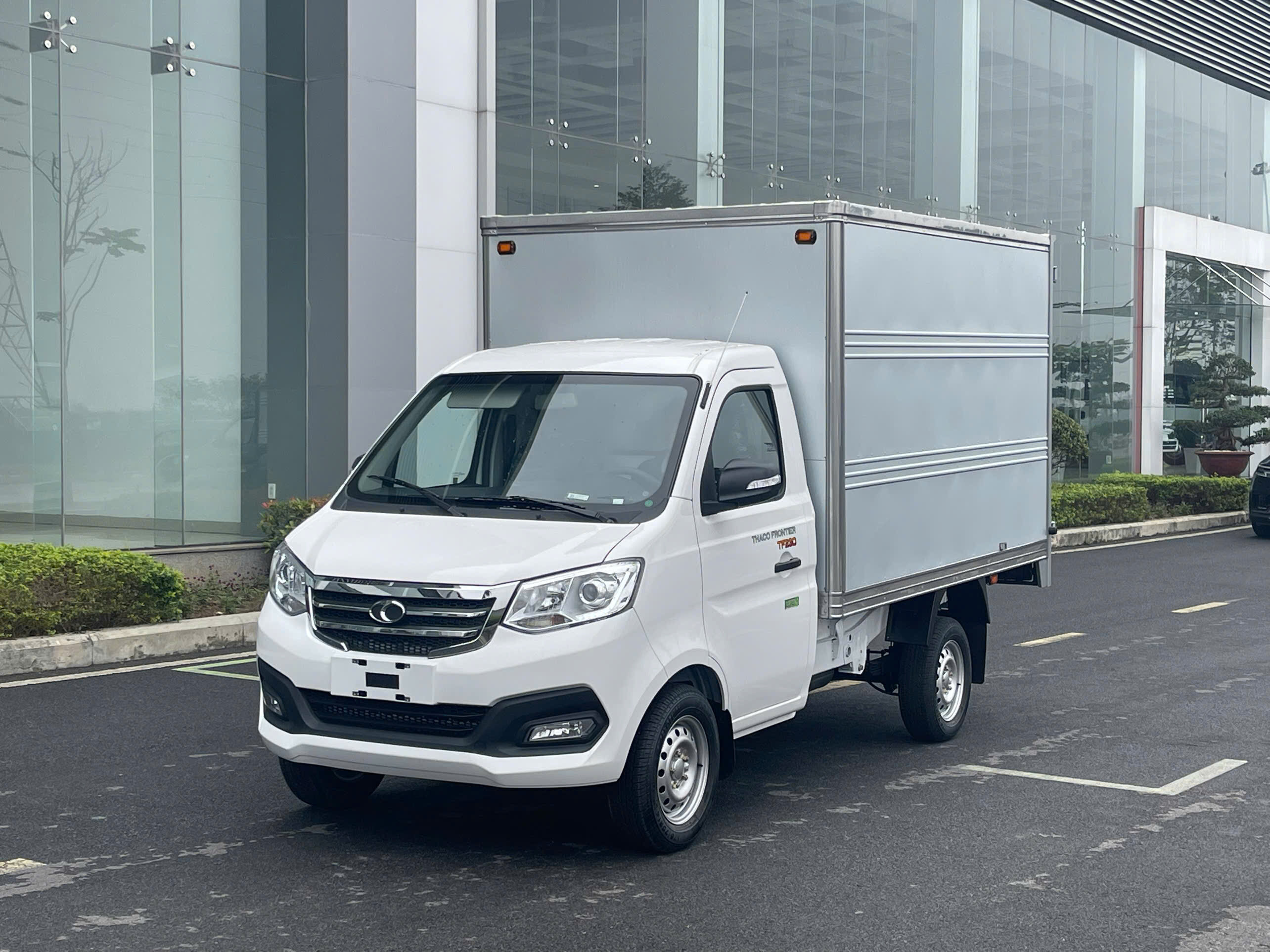 Xe tải THACO TF230 tải trọng 900kg, thùng dài 2,8 mét