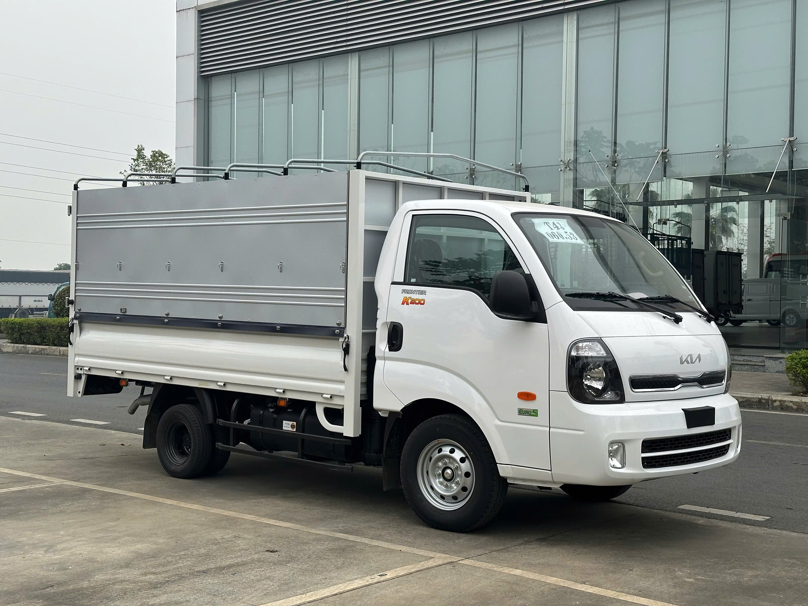 Bảo hành 3 năm hoặc 10 vạn km