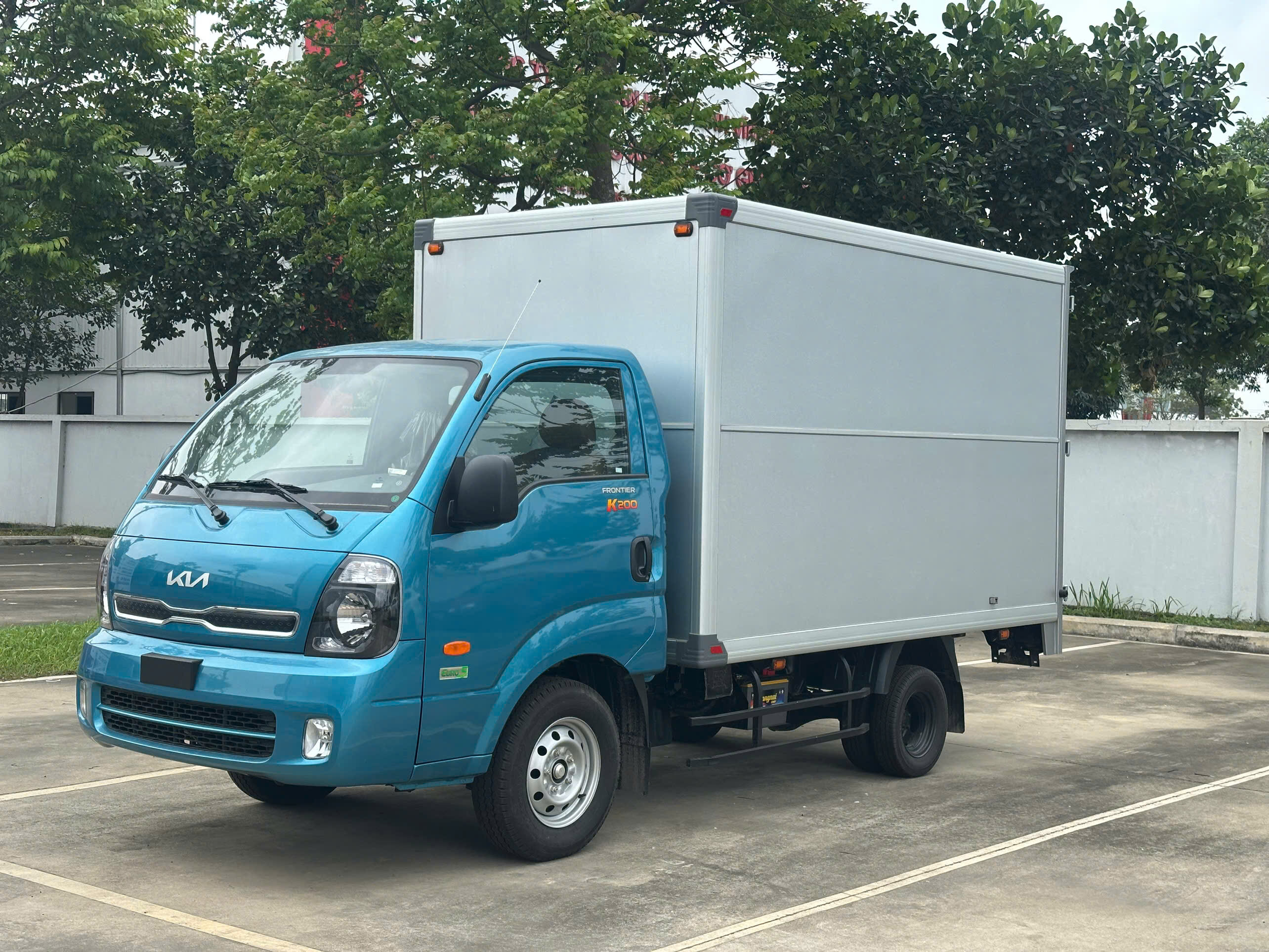 Kích thước lòng thùng: 3.200 x 1.670 x 1.830 mm