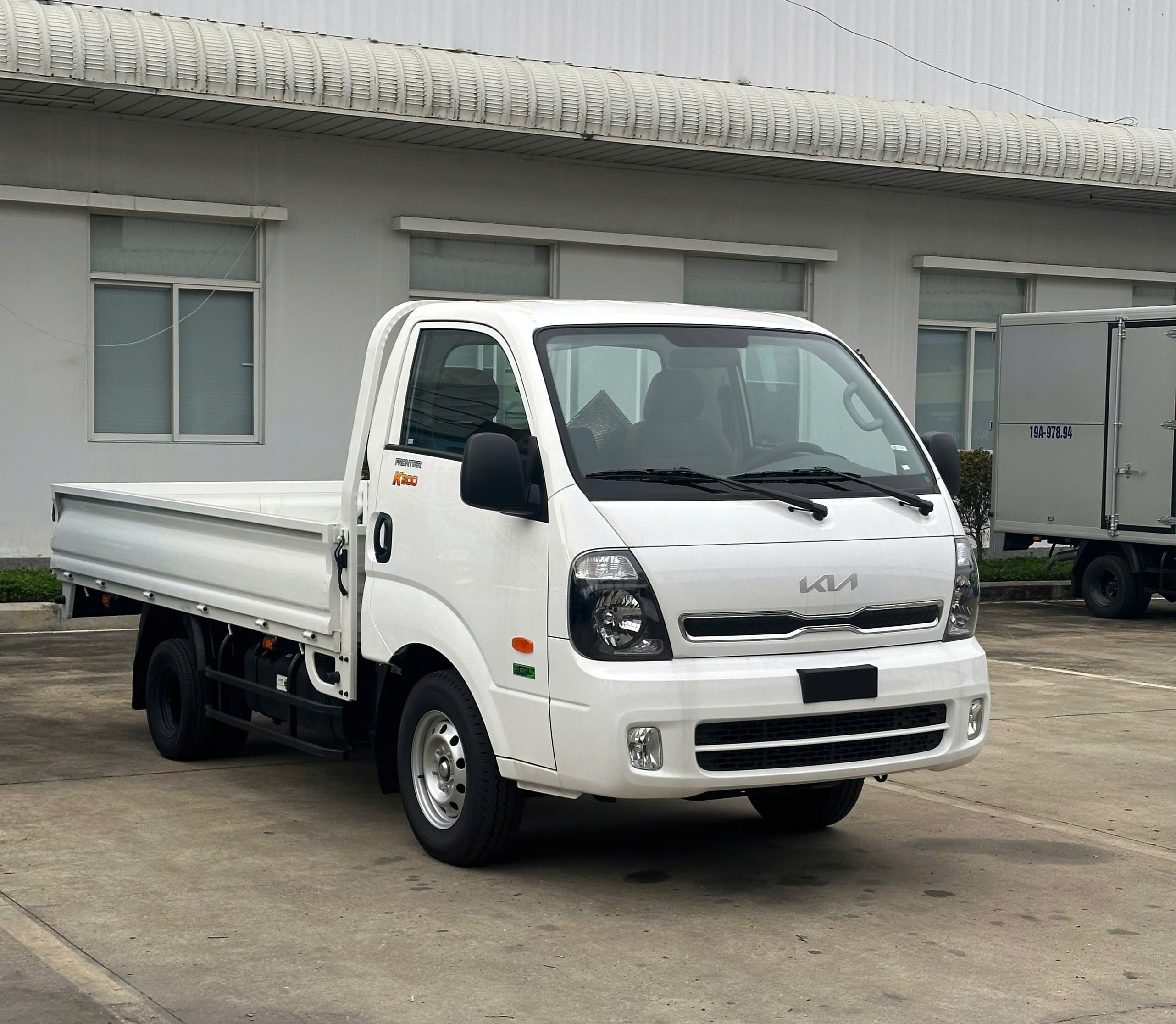 Giá xe tải KIA K200 thùng lửng: 395 triệu đồng