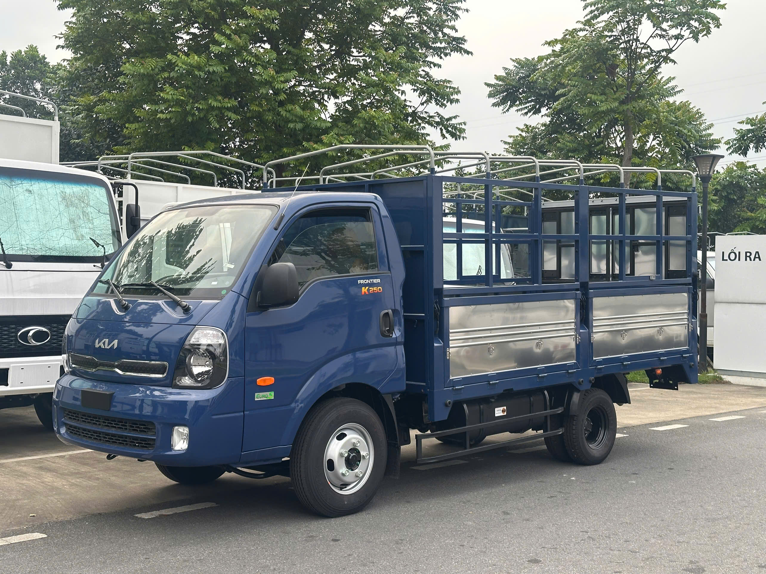 KIA K250 thùng mui bạt mở 5 bửng inox